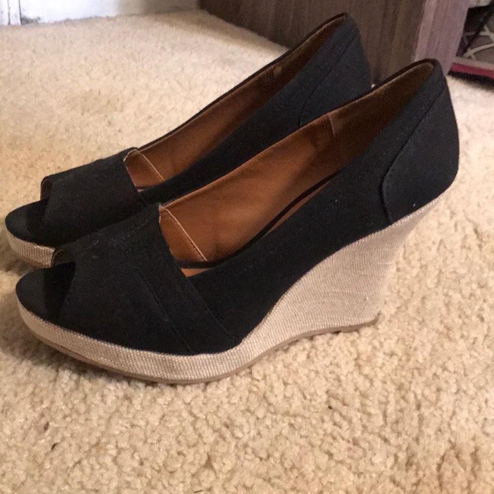 Black Wedges
